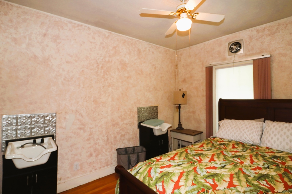 429 Main - Photo 16