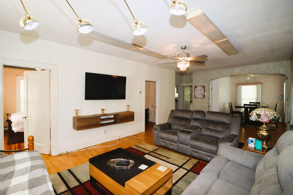 429 Main - Photo 5