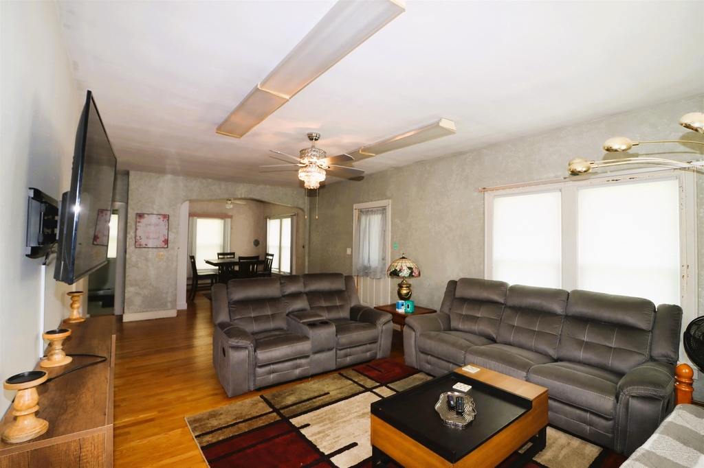 429 Main - Photo 4