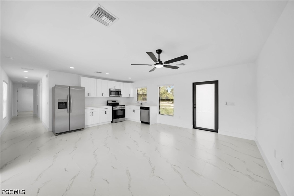 4987 Fairway Ct - Photo 3
