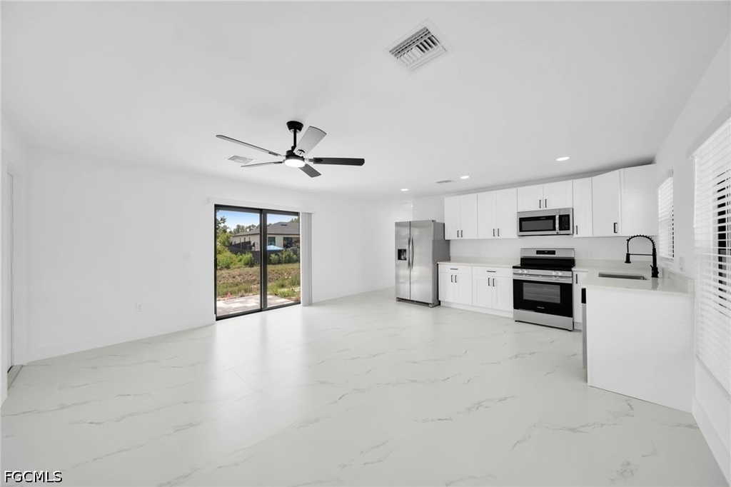 4987 Fairway Ct - Photo 2