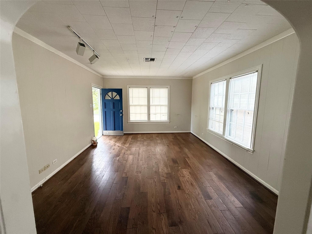1103 Austin Street - Photo 1