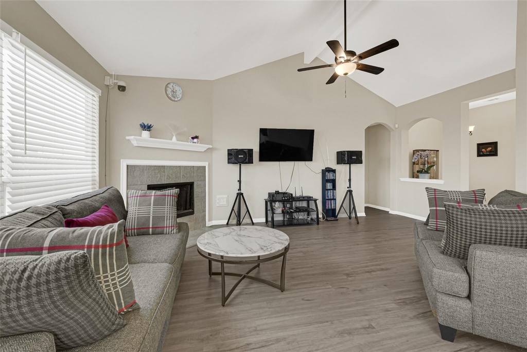 8123 Solara Bend - Photo 8