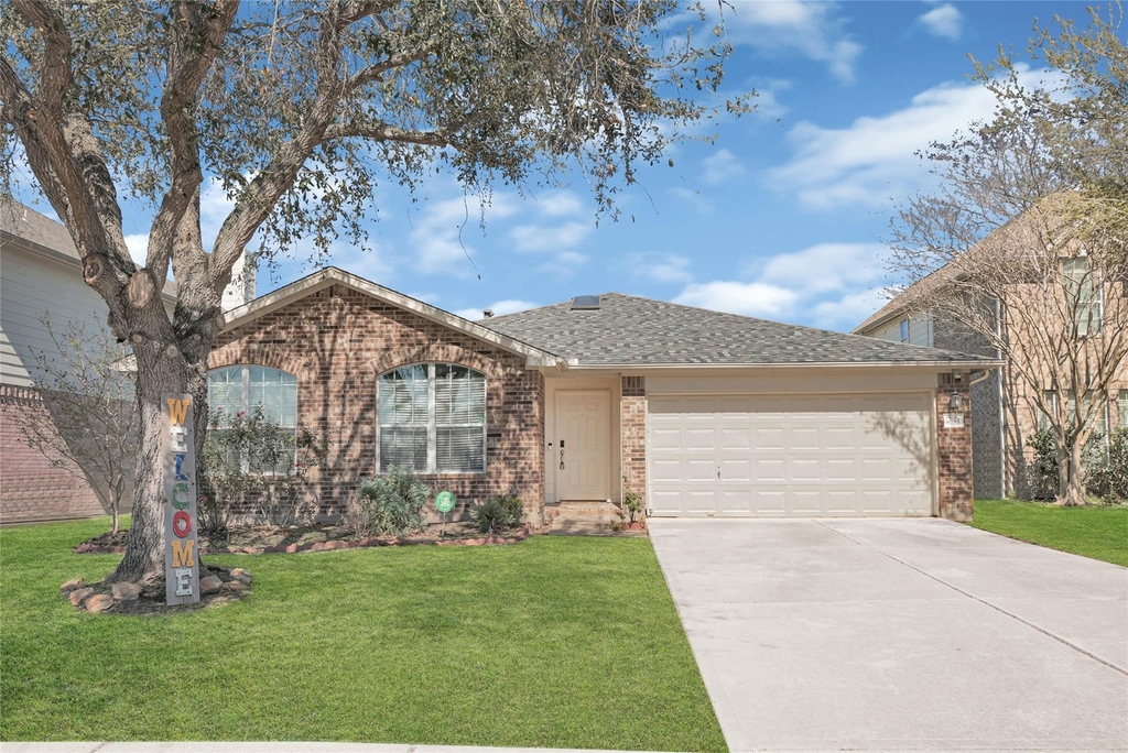 8123 Solara Bend - Photo 0