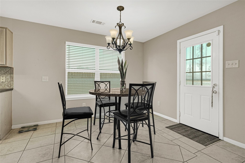8123 Solara Bend - Photo 13