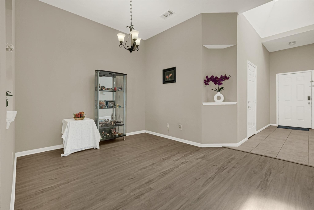 8123 Solara Bend - Photo 3