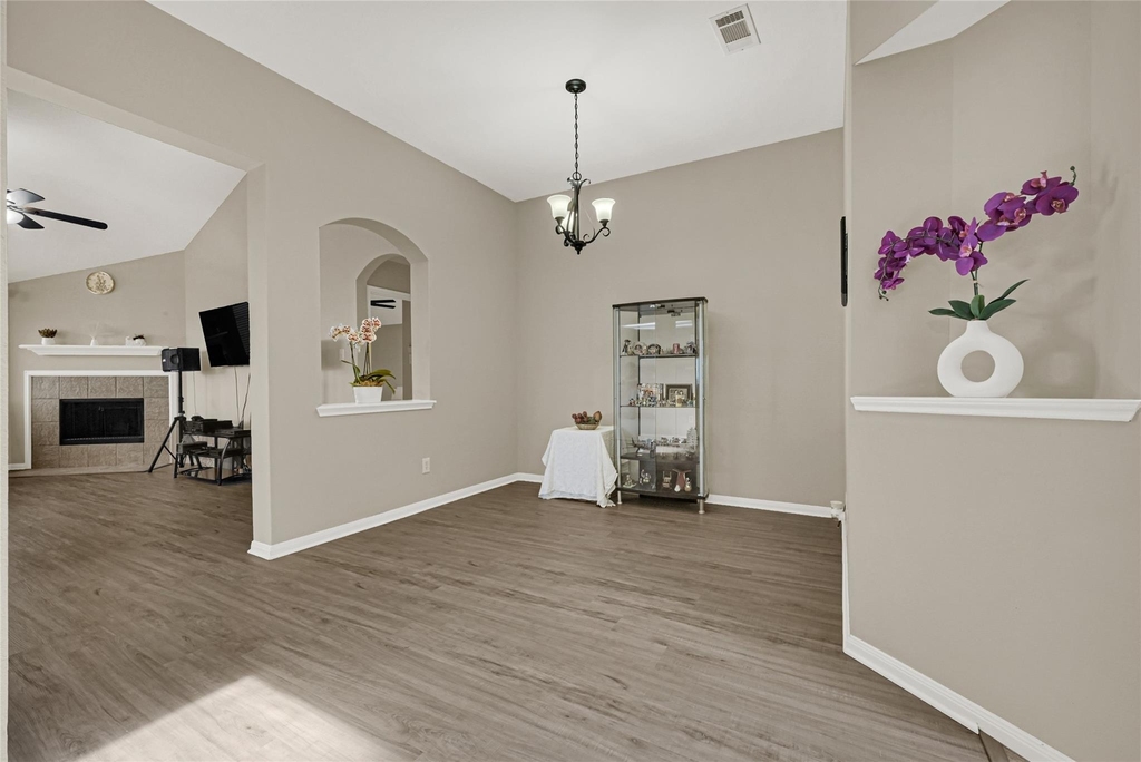 8123 Solara Bend - Photo 5
