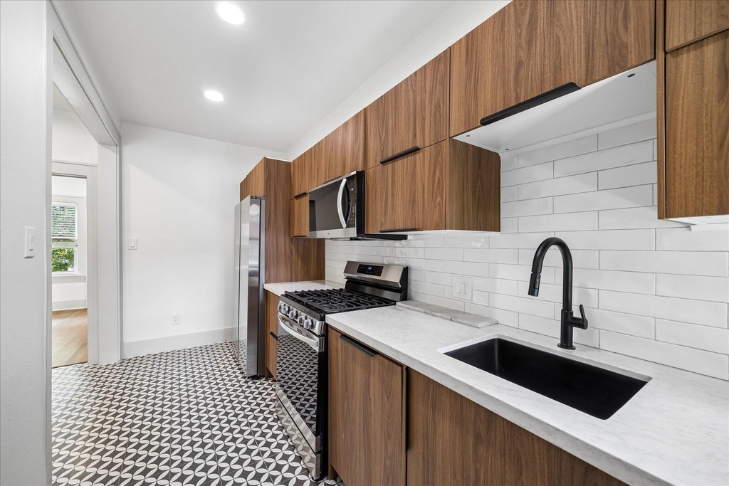 2408 White Oak Drive - Photo 2
