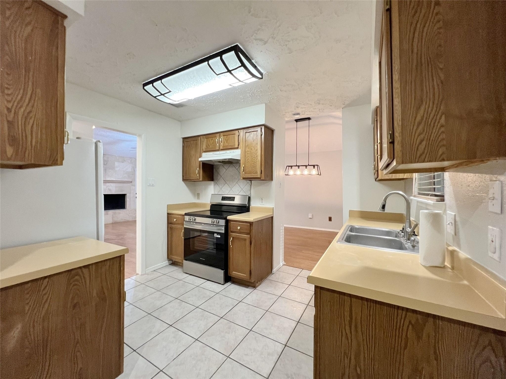 706 Leicester Lane - Photo 3