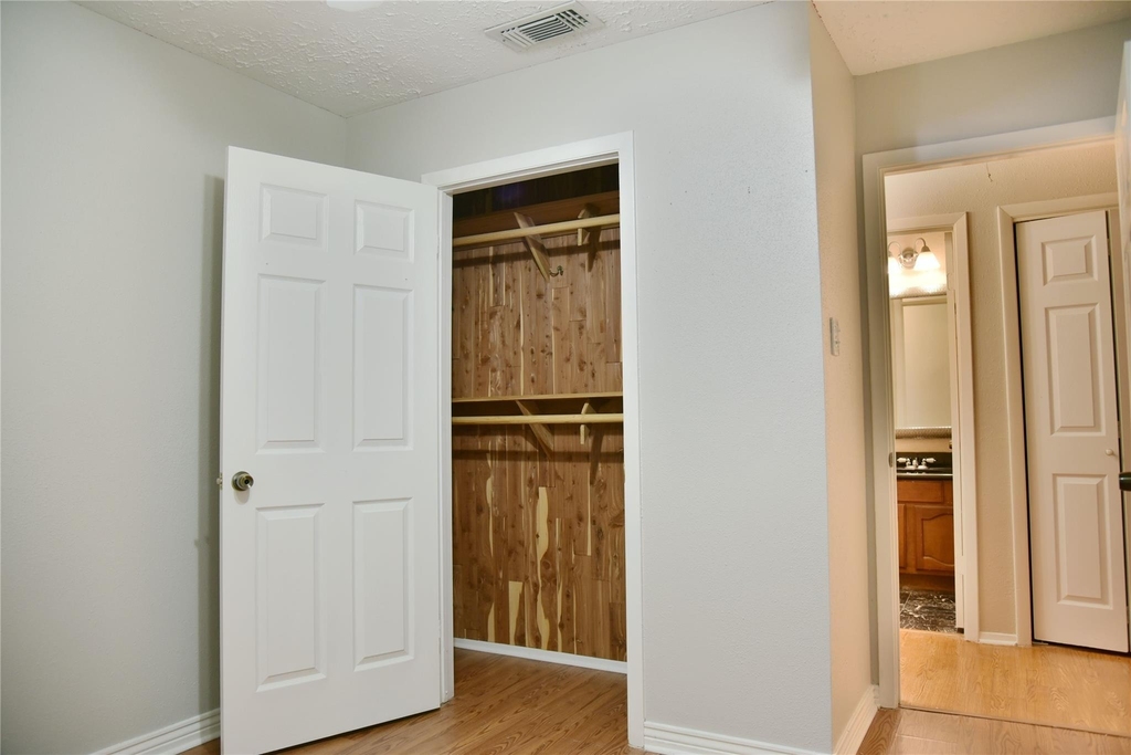 706 Leicester Lane - Photo 8