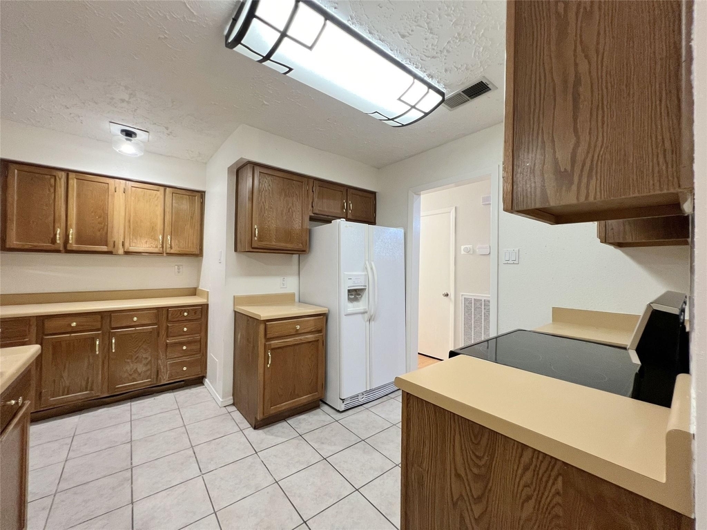 706 Leicester Lane - Photo 2