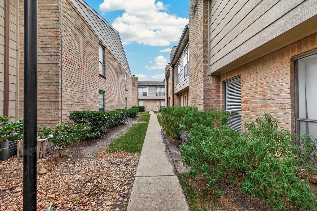 2120 Wilcrest Drive - Photo 25