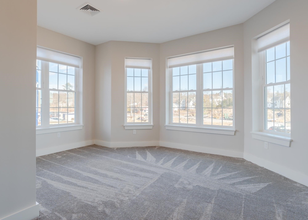 18 Sullivan - Photo 7