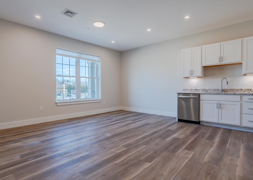 18 Sullivan - Photo 2