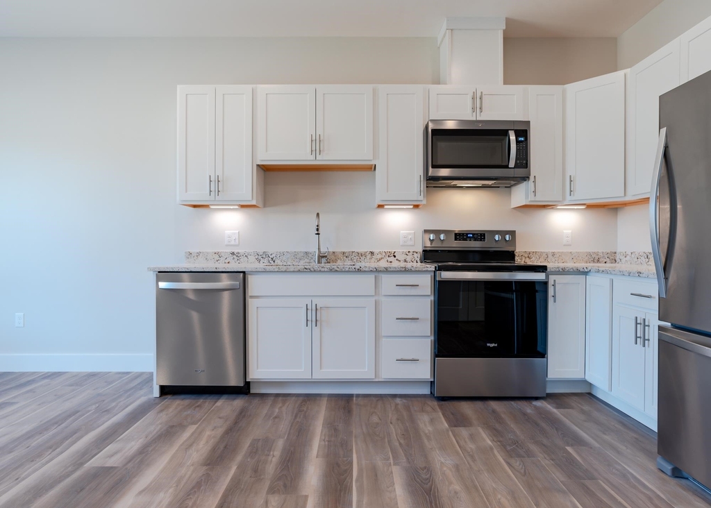 18 Sullivan - Photo 3