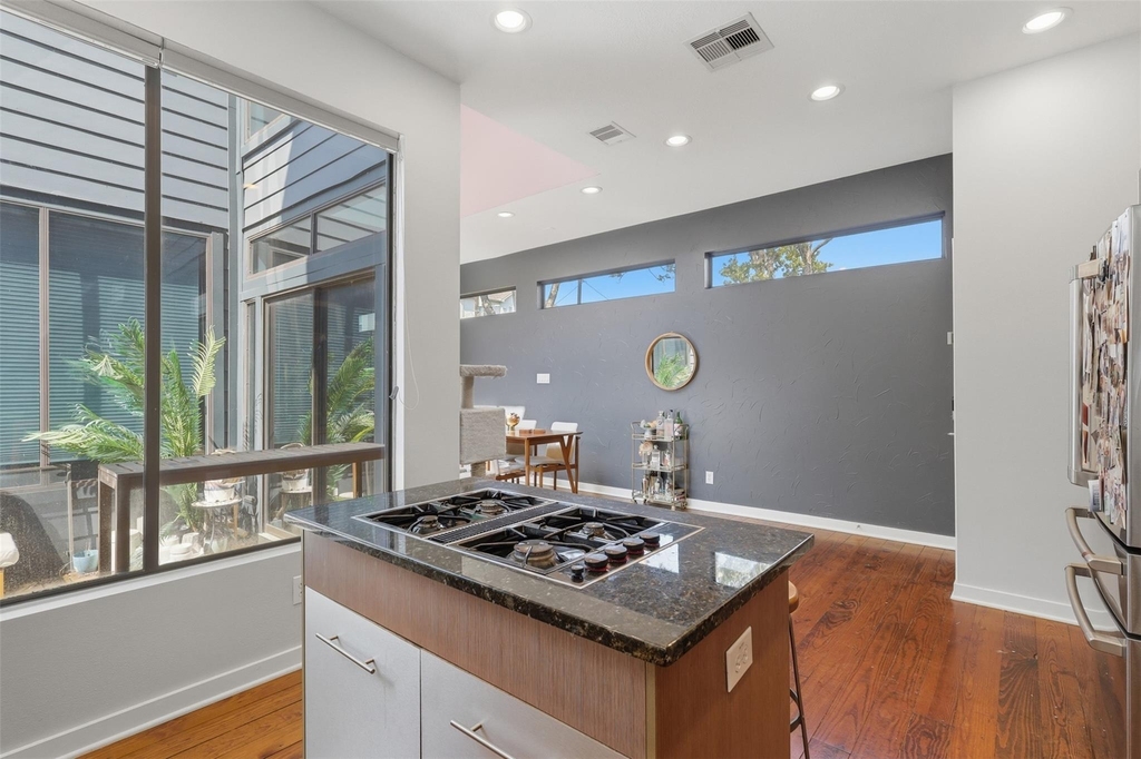 1326 W 24th Street - Photo 9