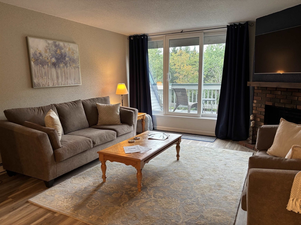 8 Emerson - Photo 2