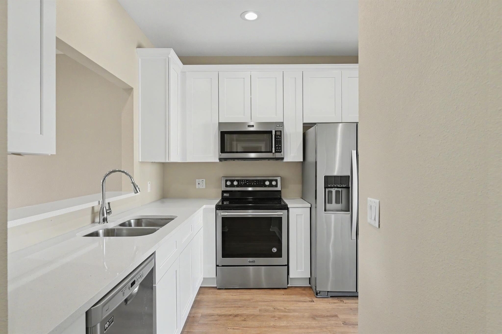 3240 Poe Drive - Photo 3