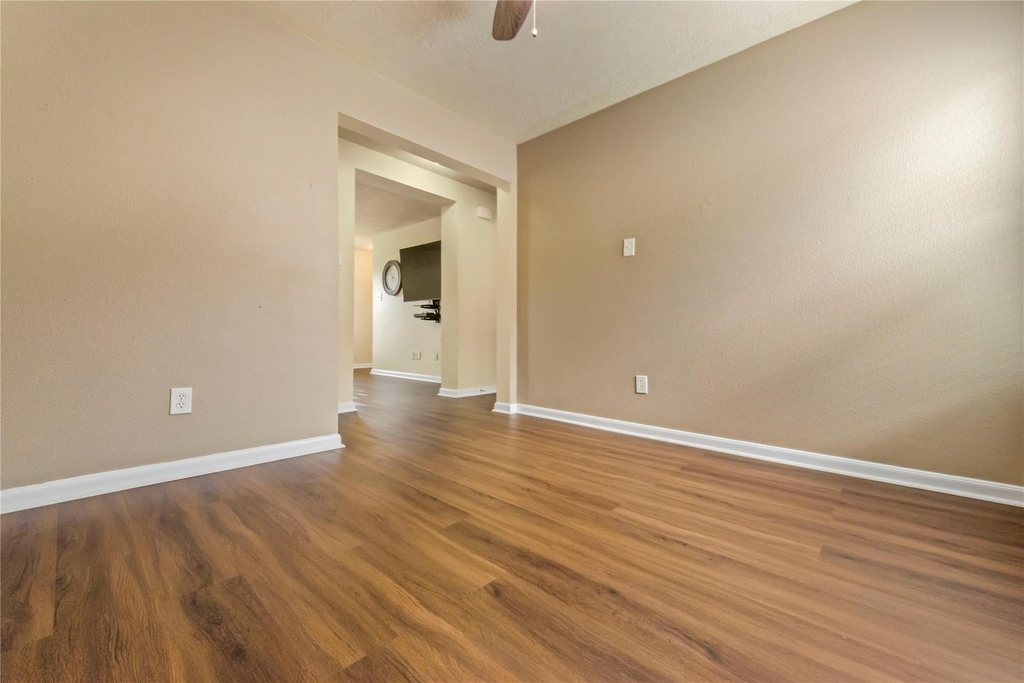 3023 Ribbon Creek Way - Photo 6