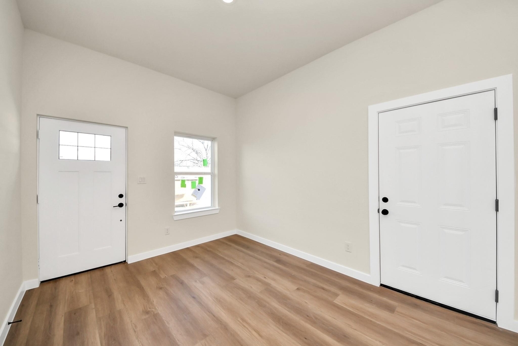 8025 Peachtree Street - Photo 9