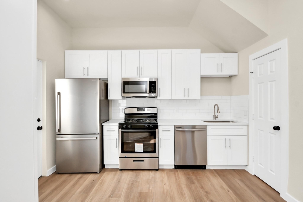 8025 Peachtree Street - Photo 0