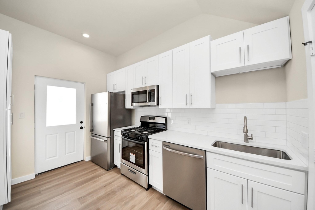 8025 Peachtree Street - Photo 13