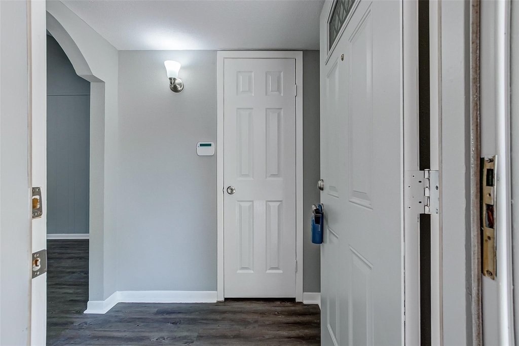 2323 Tinechester Drive - Photo 2