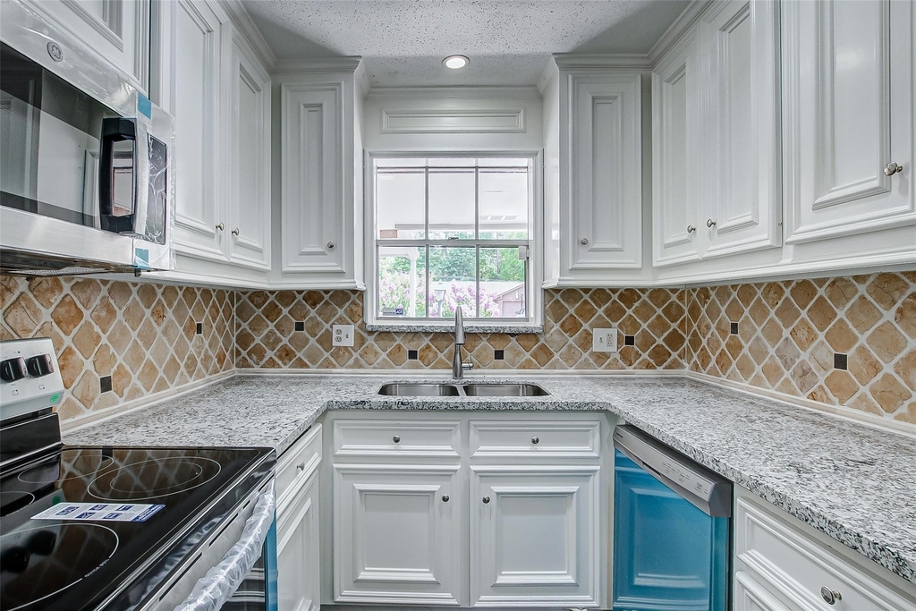 2323 Tinechester Drive - Photo 18
