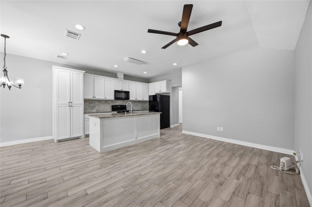 3425 Mount Pleasant Street - Photo 4