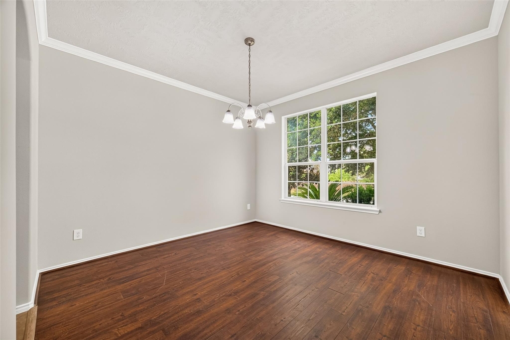 3508 Oakville Drive - Photo 9