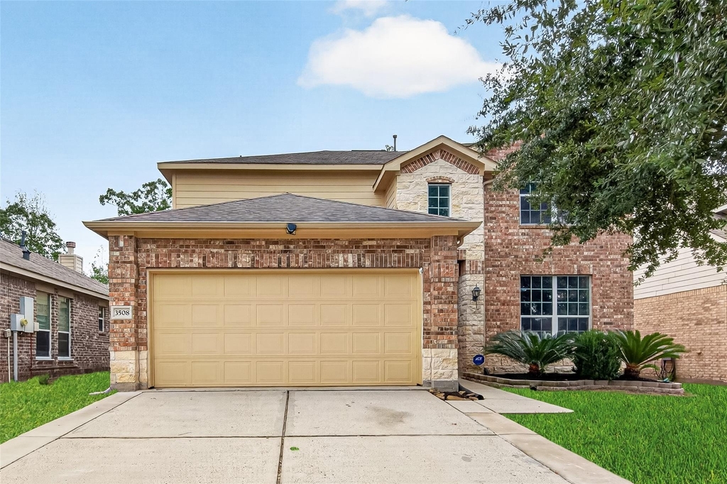 3508 Oakville Drive - Photo 2