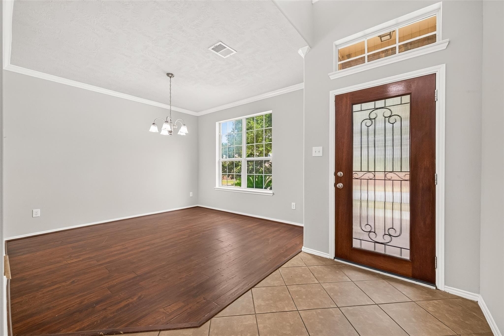 3508 Oakville Drive - Photo 6