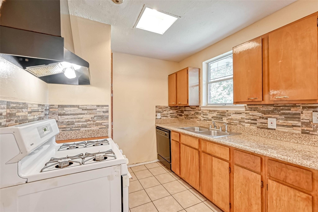 14427 Campden Hill Road - Photo 3