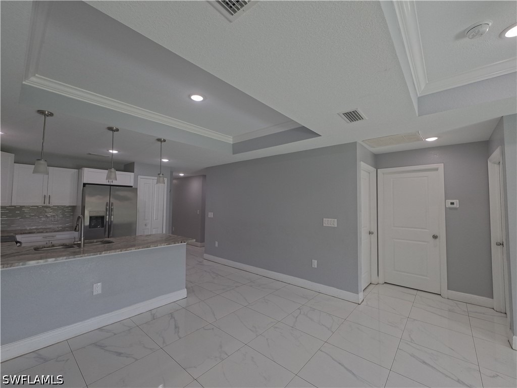 129 Gilbert Avenue S - Photo 3