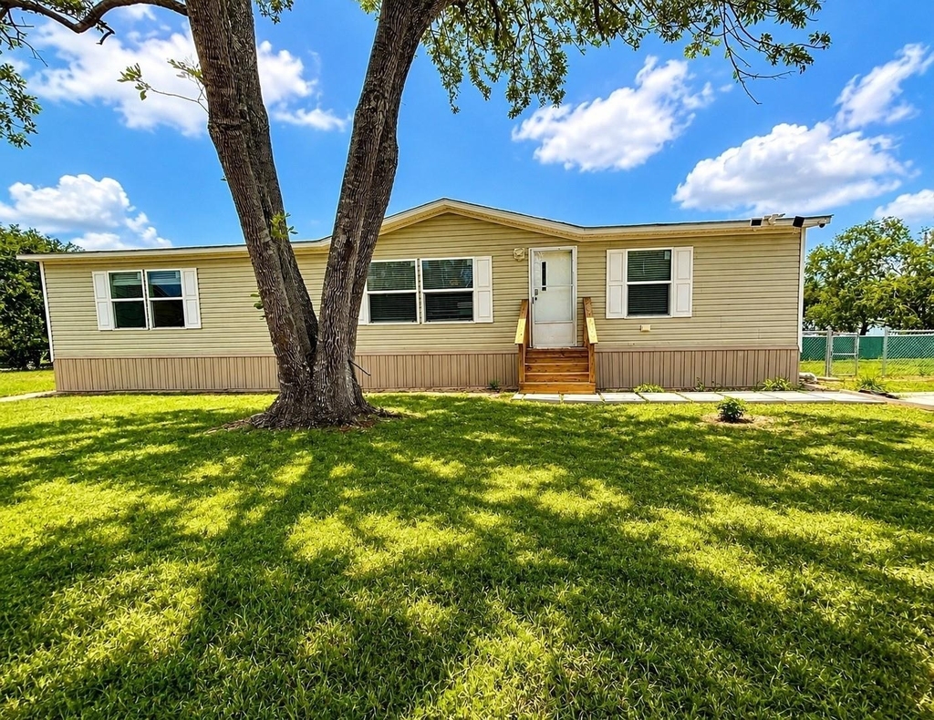207 Alfred - Photo 0