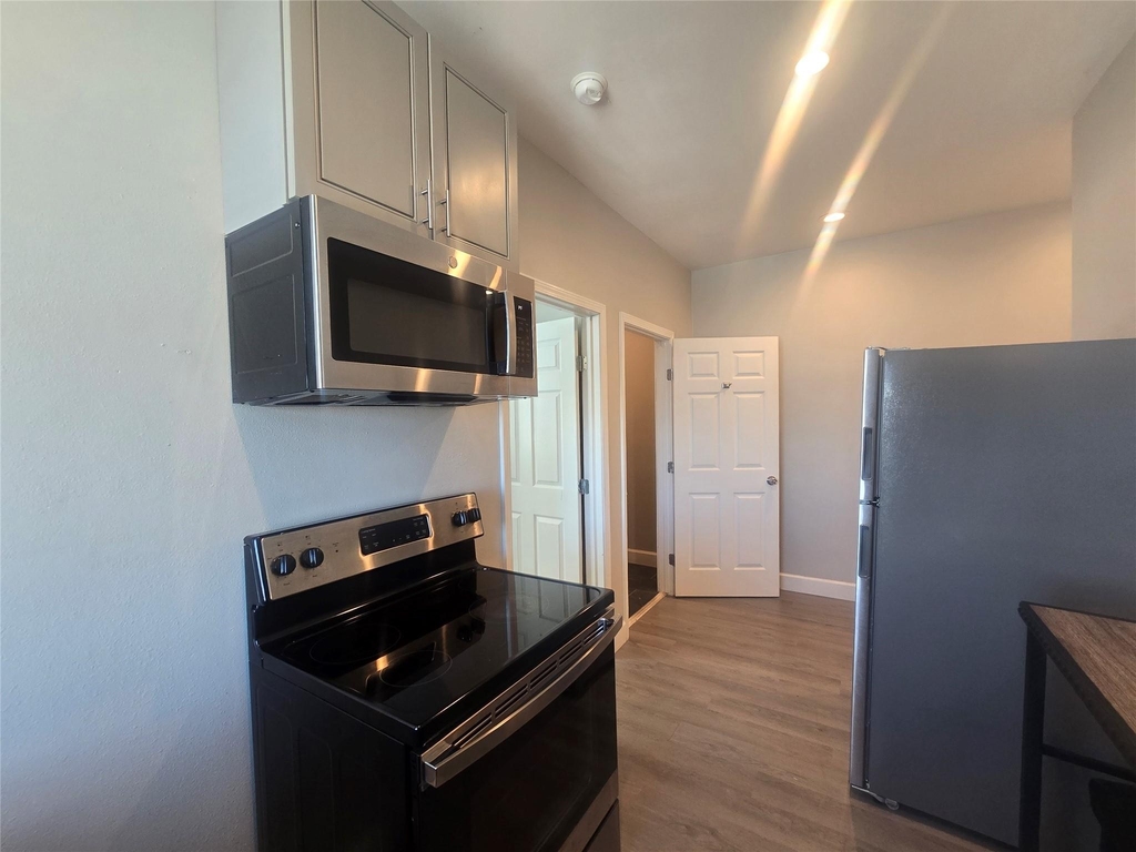 614 35th Street - Photo 6