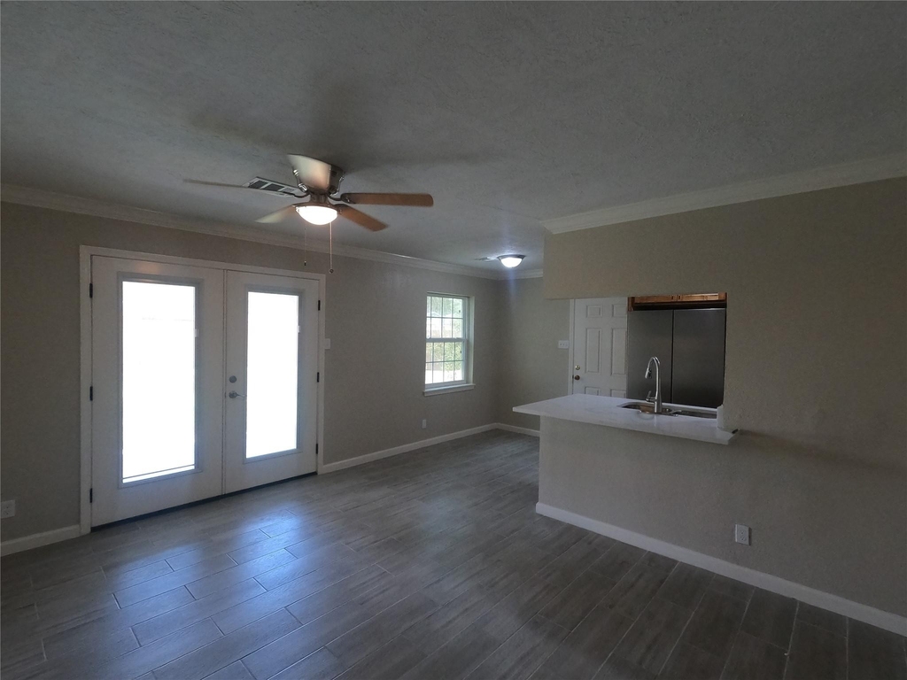 6102 Rietta Street - Photo 2