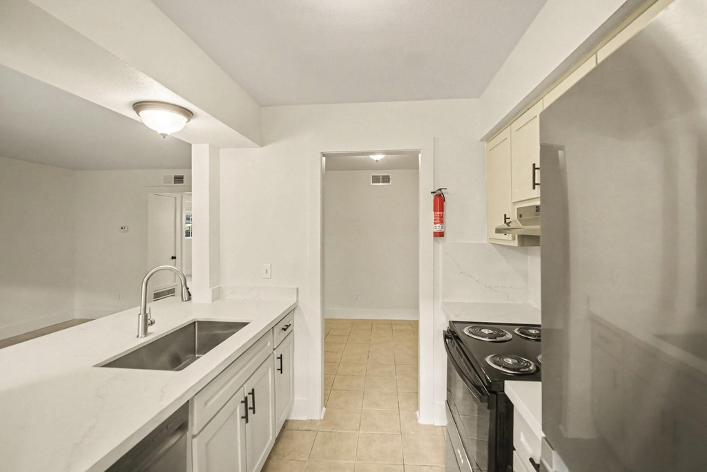 5704 Edgemoor Drive - Photo 5