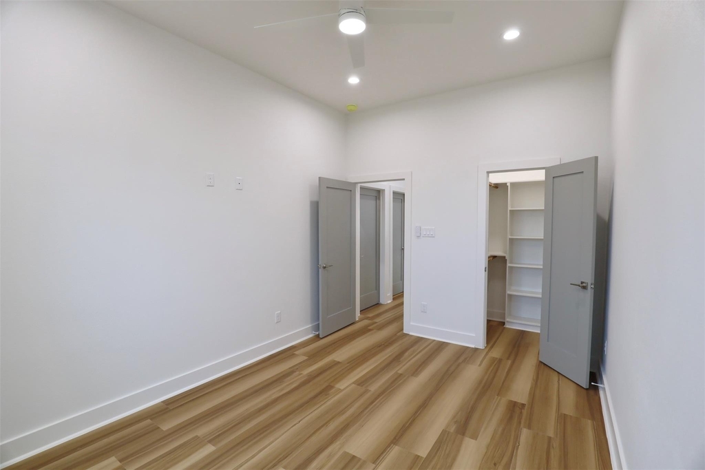 421 E 41st Street - Photo 27