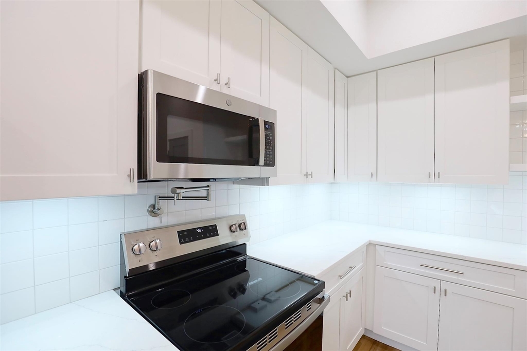 421 E 41st Street - Photo 12