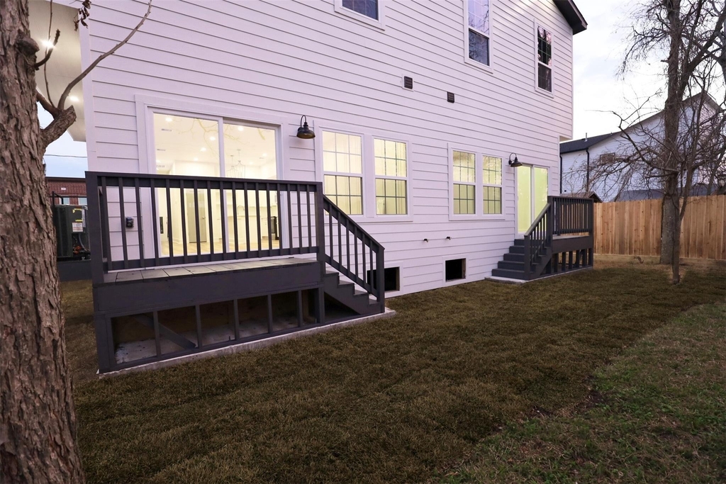 421 E 41st Street - Photo 8