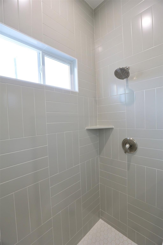 421 E 41st Street - Photo 21