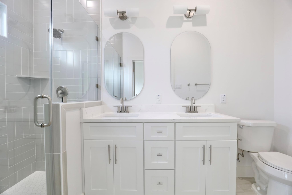 421 E 41st Street - Photo 19