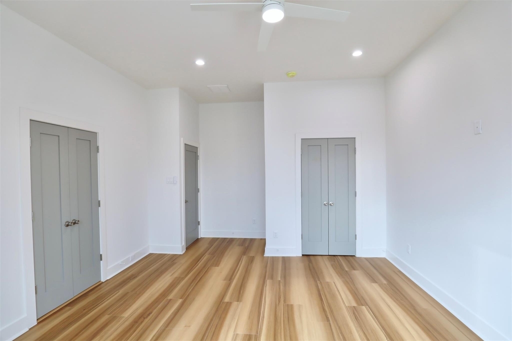 421 E 41st Street - Photo 30
