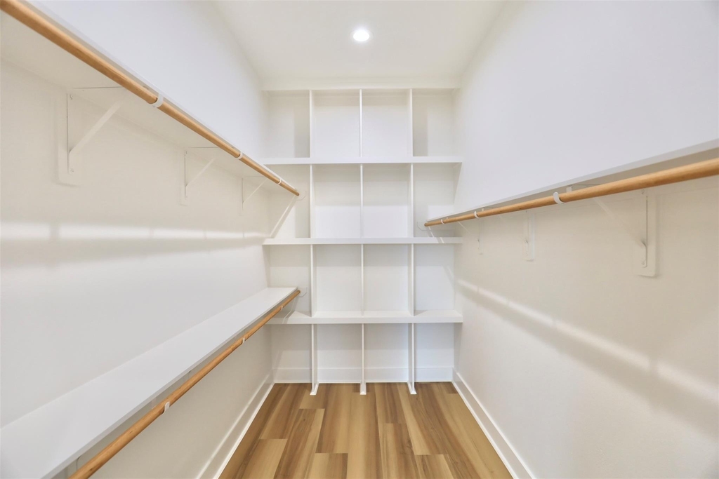 421 E 41st Street - Photo 23