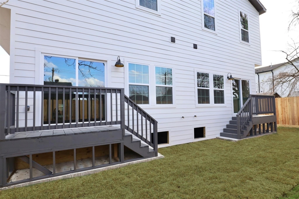 421 E 41st Street - Photo 6