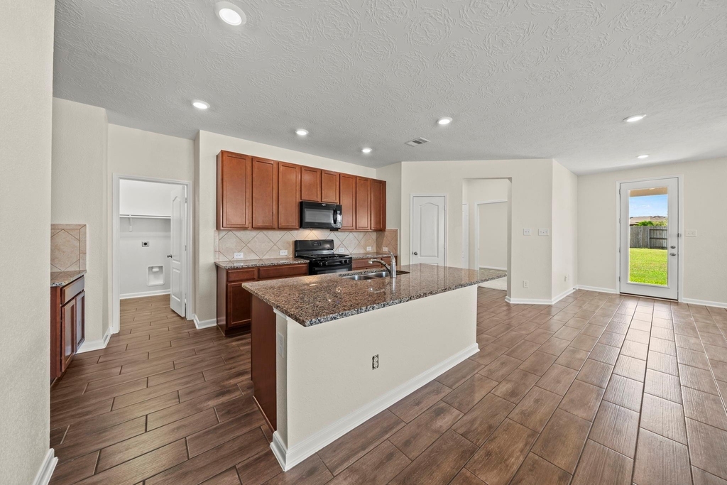 8908 Bear Mountain Court - Photo 6