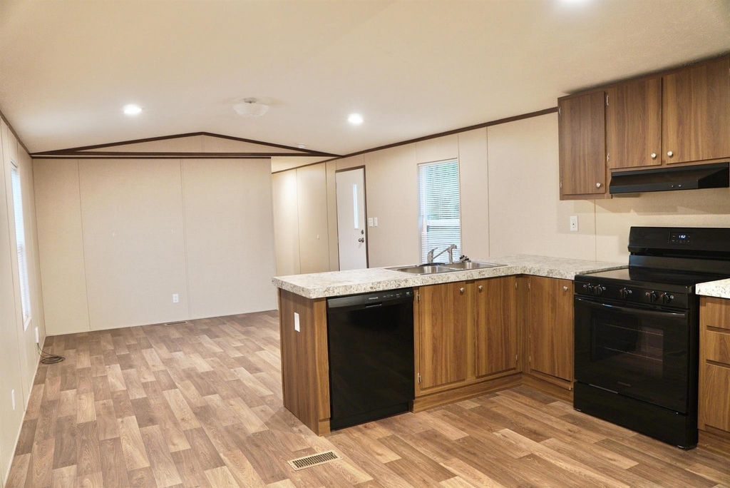 20452 Vick Dr - Photo 5