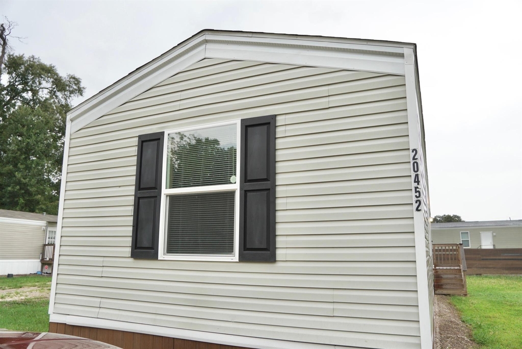 20452 Vick Dr - Photo 2