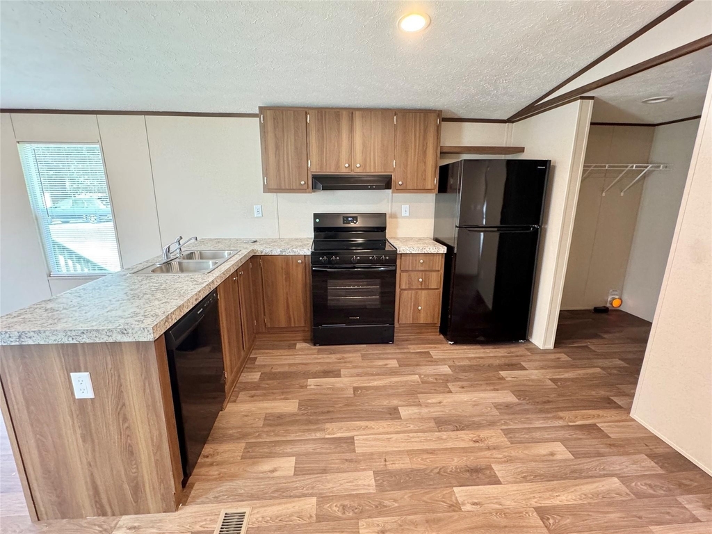 20452 Vick Dr - Photo 4